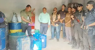 পার্বতীপুরে অবৈধভাবে মজুত ১ হাজার ২০০ লিটার পেট্রোল জব্দ